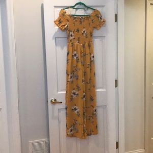 Cute! Off or on the shoulder wide leg jumpsuit